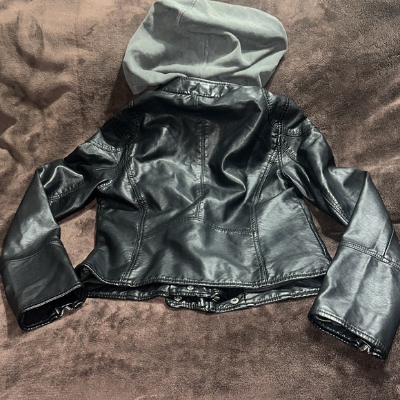 WE THE FREE: FREE PEOPLE BLACK VEGAN LEATHER JACKET WITH HOOD. Women’s Medium. - Picture 6 of 9